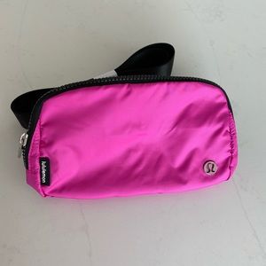 NWT Lululemon Everywhere Belt Bag